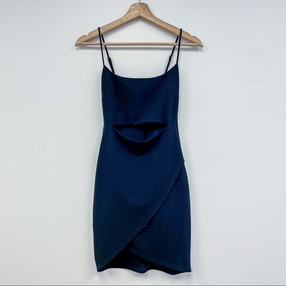 CUTOUT ON THE TOWN BLACK BODYCON DRESS - Picture 3 of 8